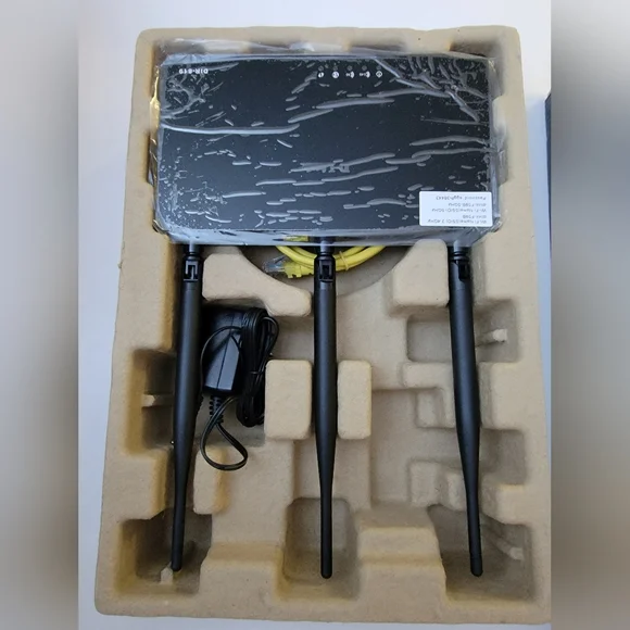 Wireless AC750 Dual Band Router - (DIR-819) - Picture 7 of 9